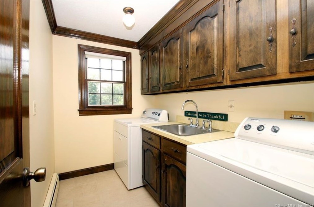 1175 Mapleton Ave, Suffield CT  06078-1334 exterior