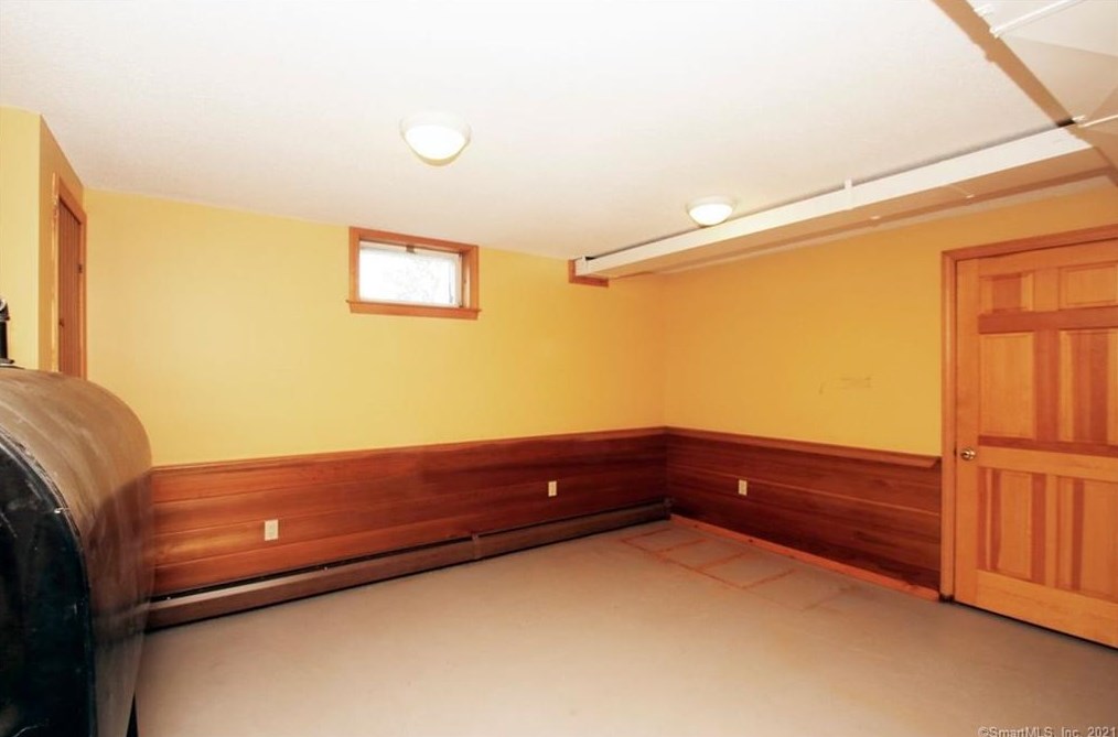 1175 Mapleton Ave, Suffield CT  06078-1334 exterior