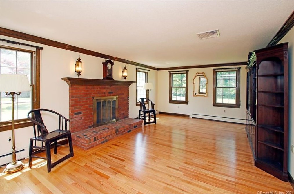 1175 Mapleton Ave, Suffield CT  06078-1334 exterior