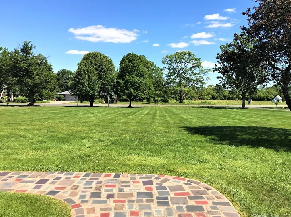 1175 Mapleton Ave, Suffield CT  06078-1334 exterior