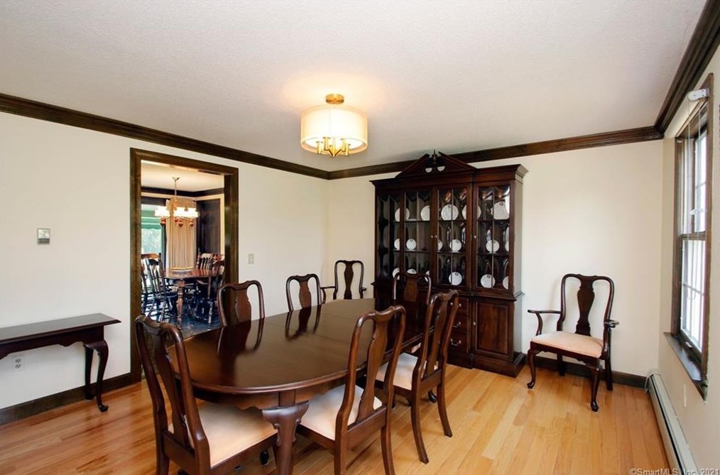 1175 Mapleton Ave, Suffield CT  06078-1334 exterior