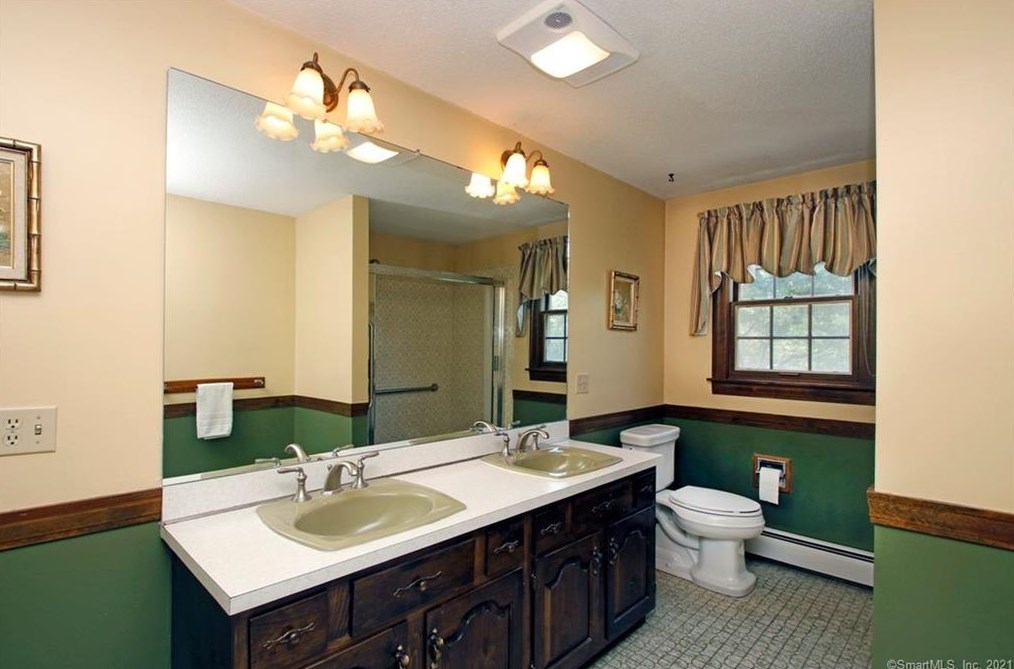 1175 Mapleton Ave, Suffield CT  06078-1334 exterior