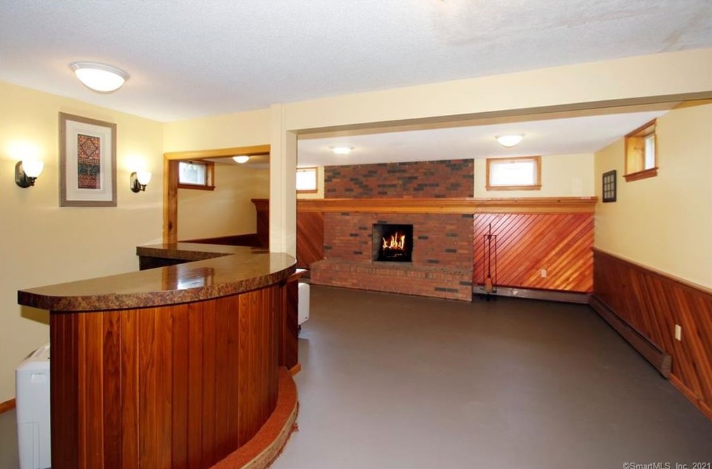 1175 Mapleton Ave, Suffield CT  06078-1334 exterior