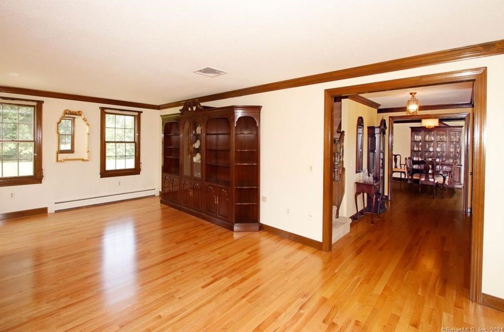 1175 Mapleton Ave, Suffield CT  06078-1334 exterior