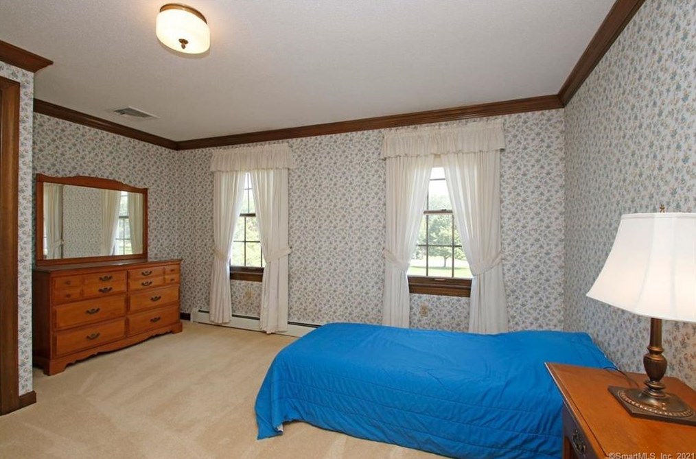 1175 Mapleton Ave, Suffield CT  06078-1334 exterior