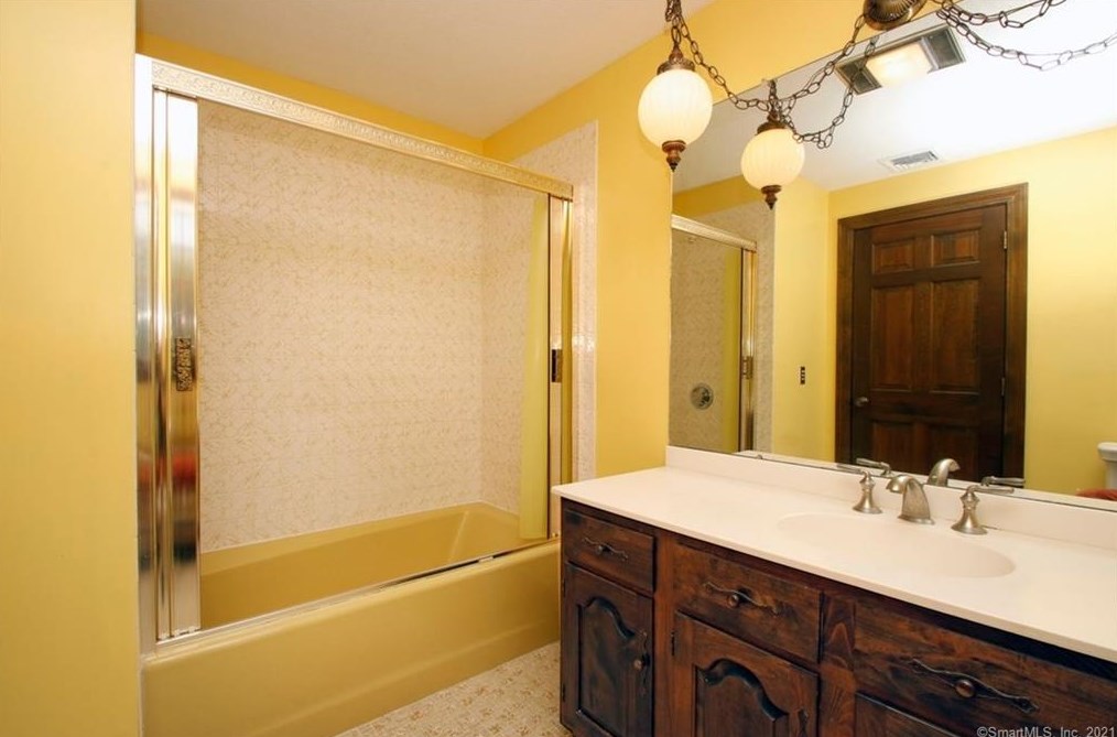 1175 Mapleton Ave, Suffield CT  06078-1334 exterior