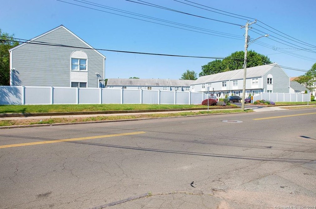 484 1st Ave, New Haven CT  06516-3858 exterior