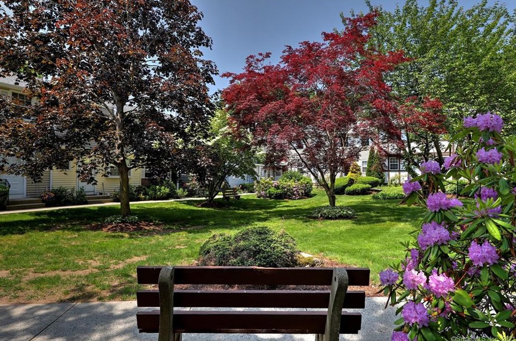 120 Gate Ln, New Haven CT  06514-2233 exterior