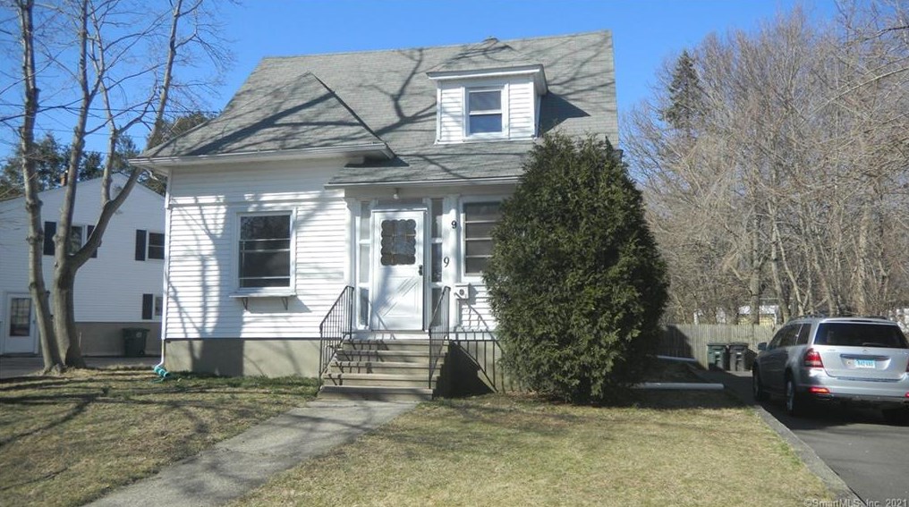 9 Housatonic Ave, Milford, CT 06460