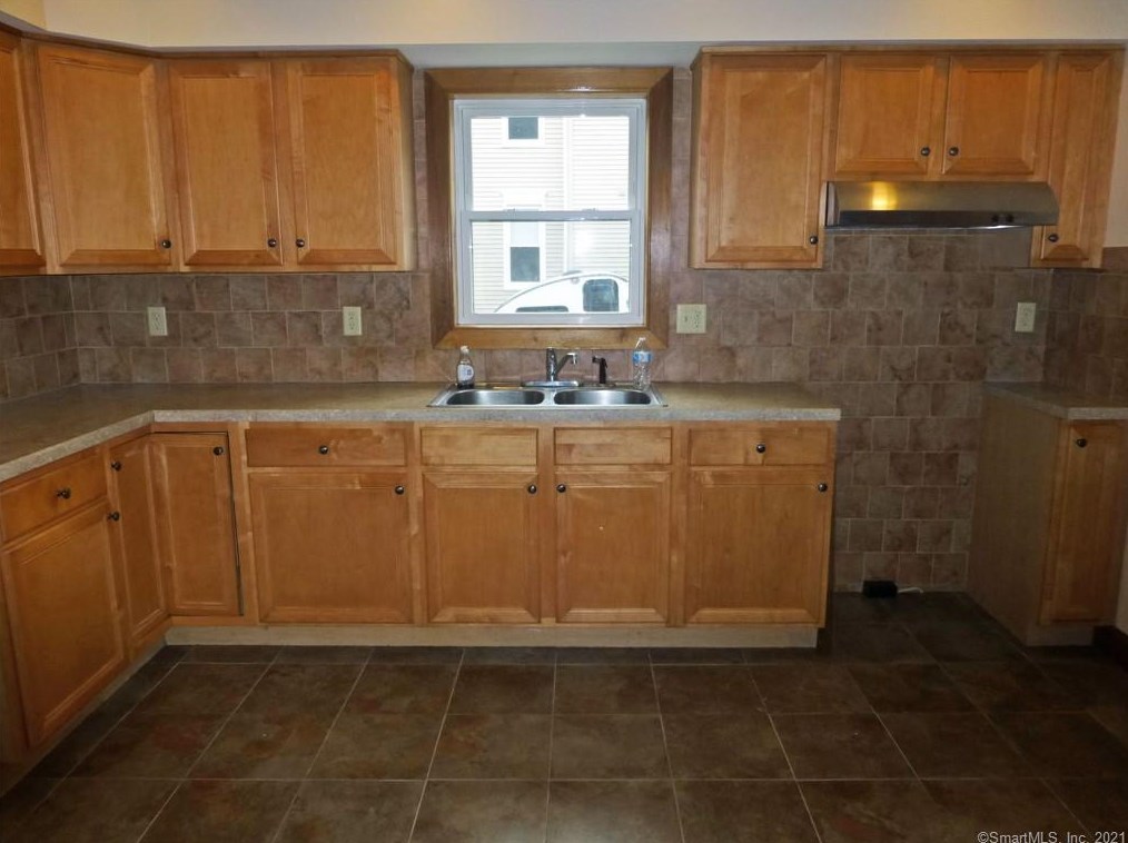 50 Fair St #1, Wallingford, CT 06492