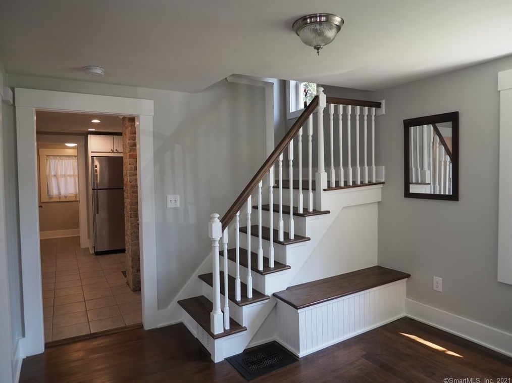 7 Willow St, Milford, CT 06460
