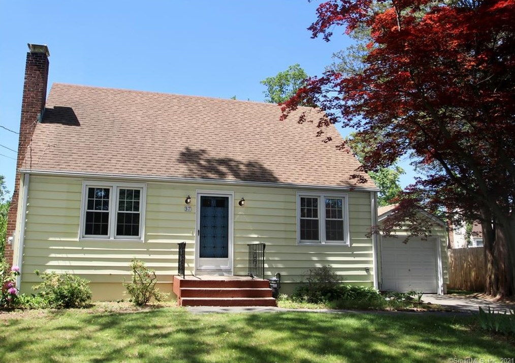 37 Voss Rd, New Haven, CT 06516