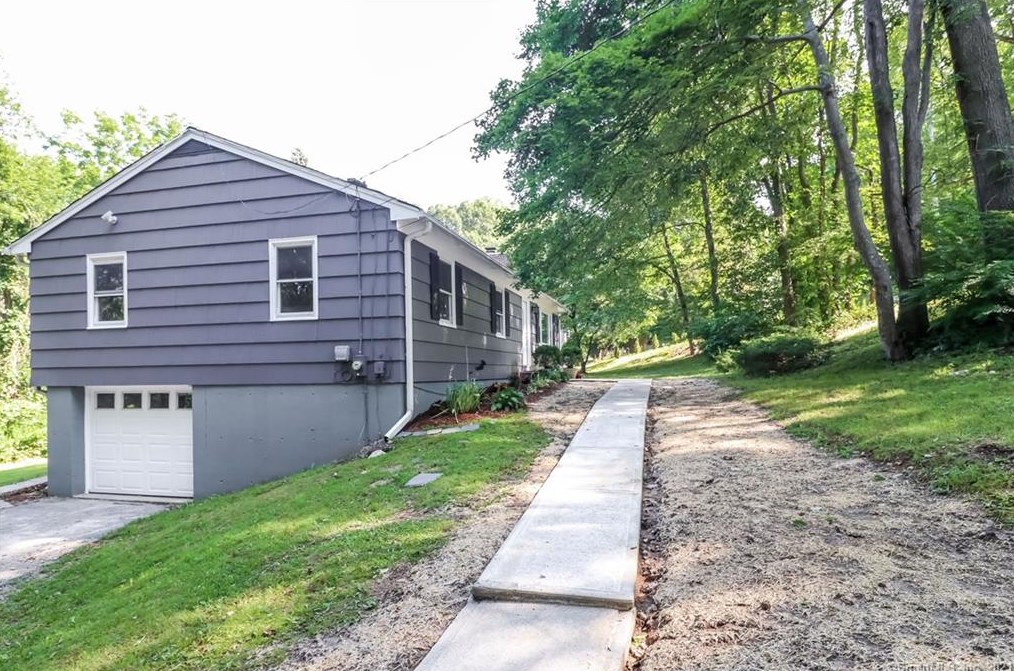 37 Turkey Roost Rd, Upper Stepney, CT 06468