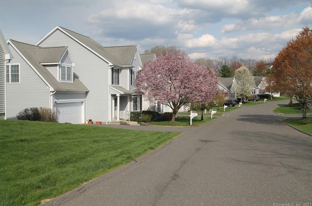 120 Logging Trail Rd, Danbury, CT 06811-2626