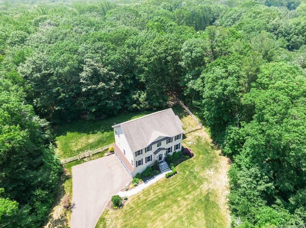 21 Independence Dr, Huntington, CT 06484-5962