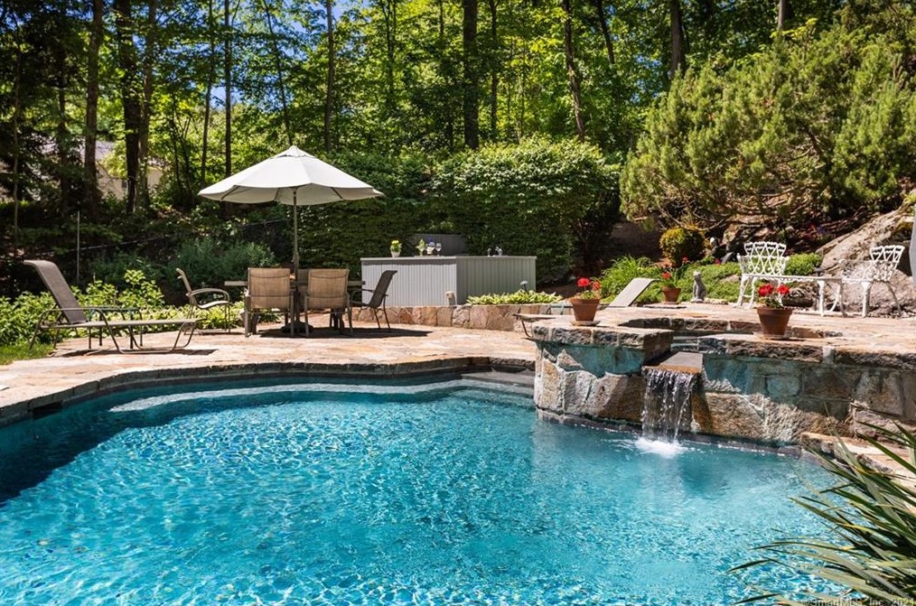 17 Hermit Ln, Ridgefield, CT 06877