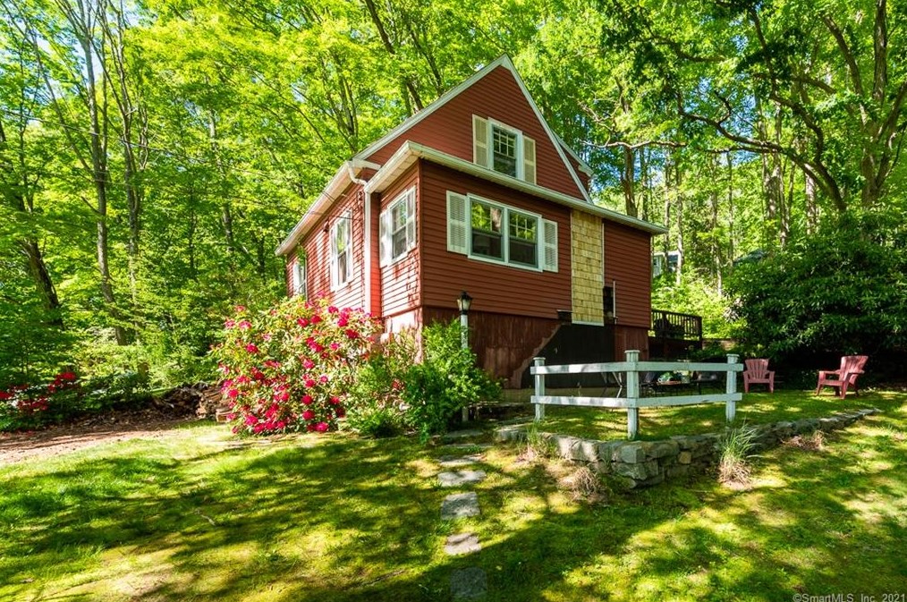 20 River Rd, Deep River, CT 06417