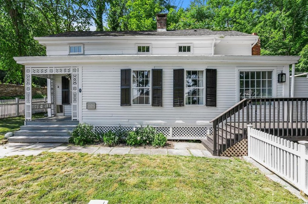 22 Main St, East Haddam, CT 06423-1304