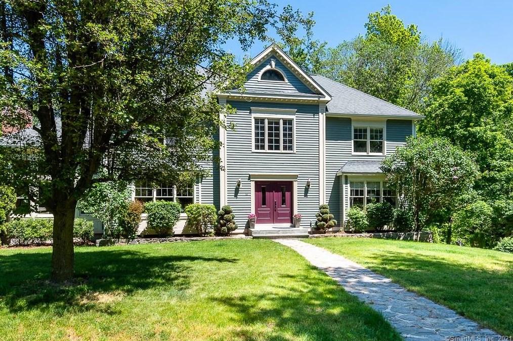 52 Spruce Hill Dr, Guilford, CT 06437-1594