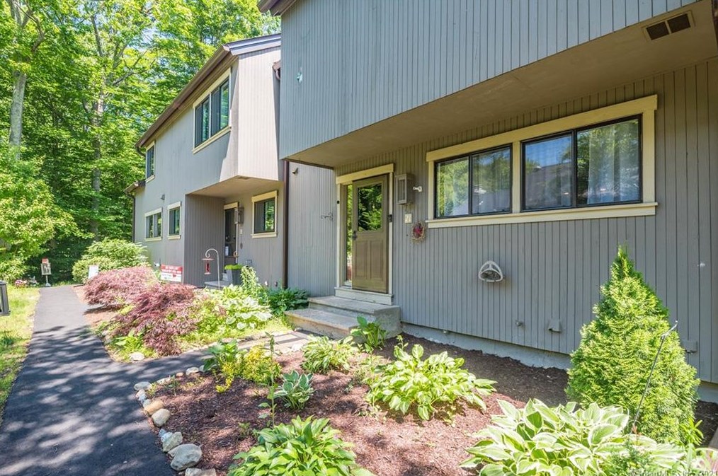 21 Woods Way #21, Woodbury, CT 06798
