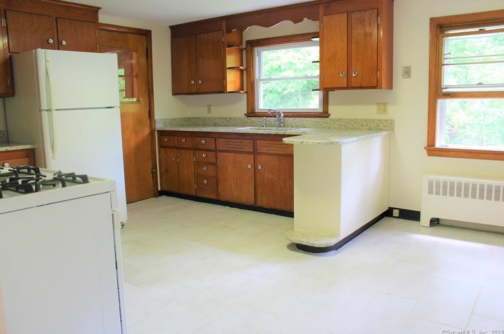 110 John St, Union City, CT 06770