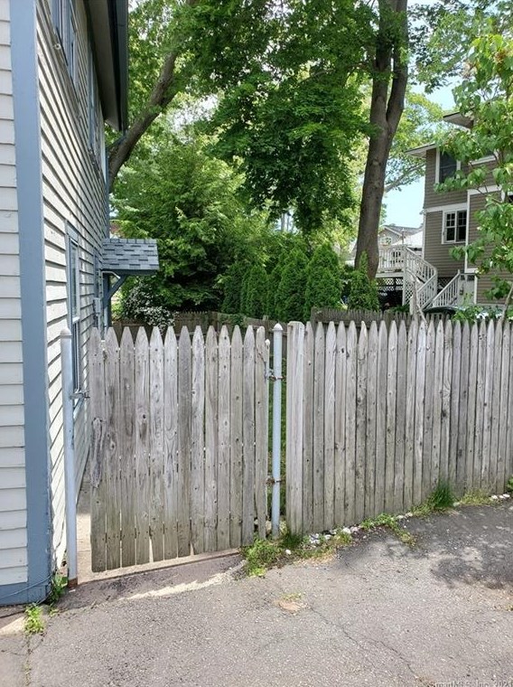 168 Hotchkiss Grove Rd, Branford, CT 06405