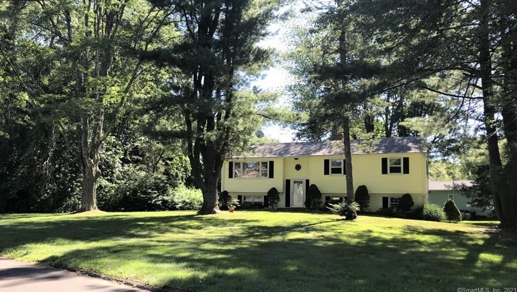 34 Randall Dr, North Haven, CT 06473