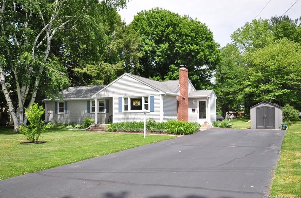 46 Foster Ln, Windsor, CT 06095
