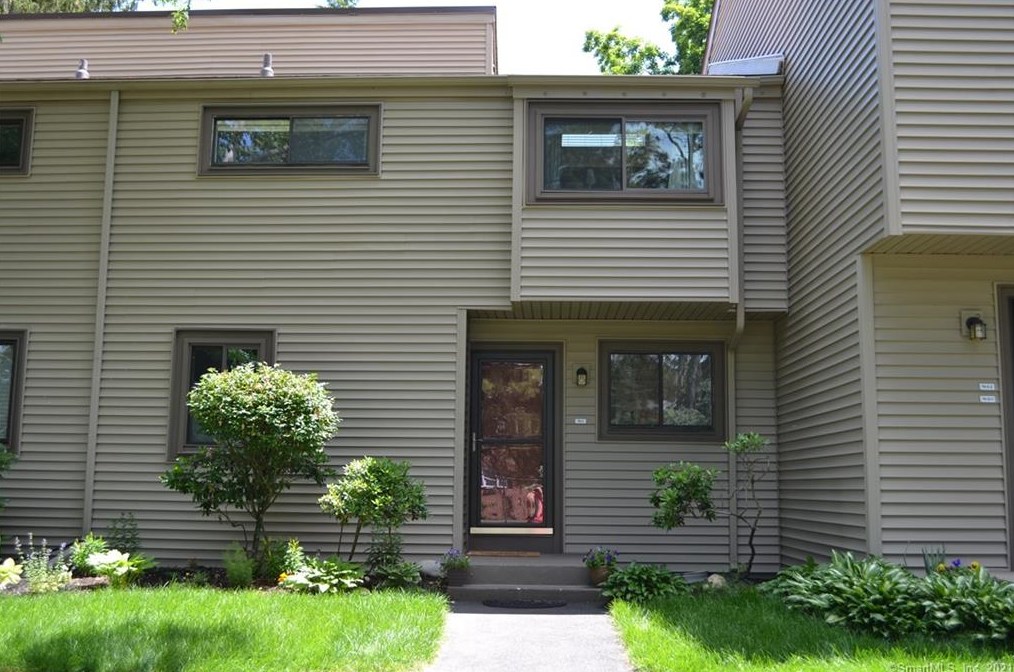 19 Greenbriar Dr, Farmington, CT 06032-1409