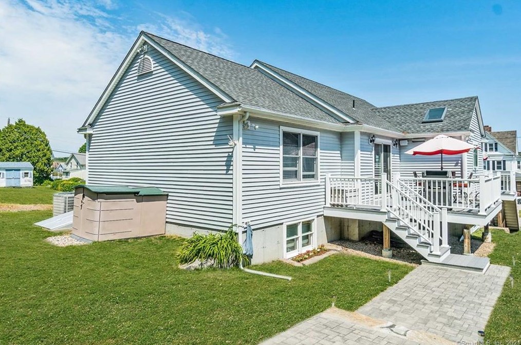 28 Stillman Ave, Pawcatuck, CT 06379-1611