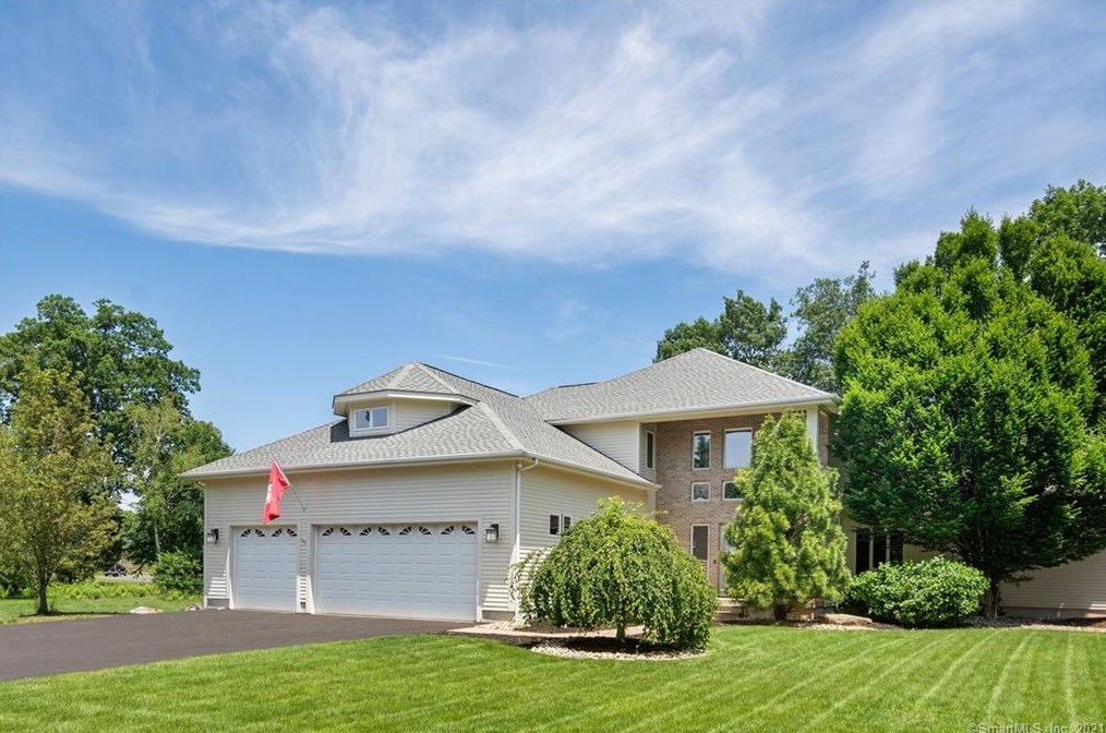 30 Stonehenge Rd, Wapping, CT 06074