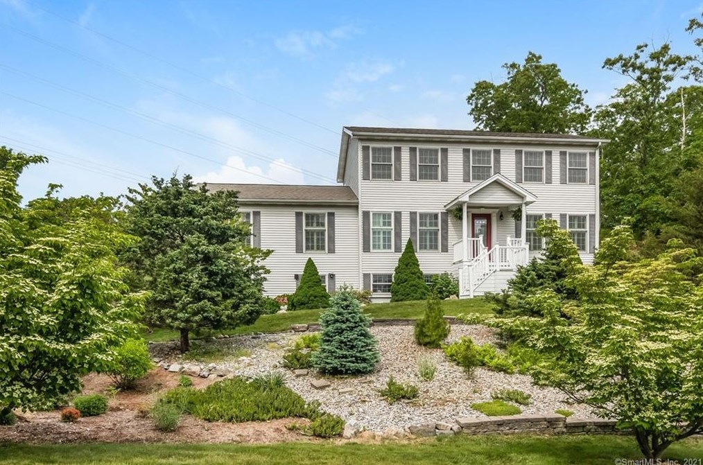 1 Eagle Ridge Dr, Essex, CT 06426
