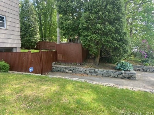 9 Impala Dr, Chestnut Hill CT  06226-1107 exterior