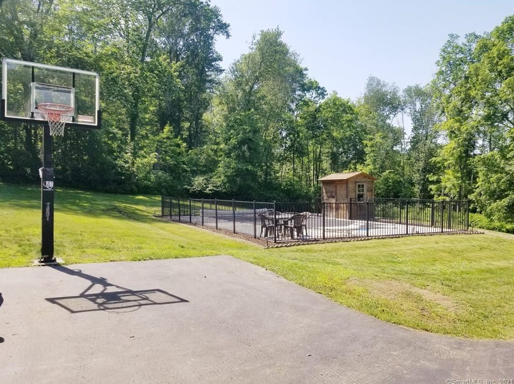 39 School Hill Rd, Lisbon, CT 06330-1031