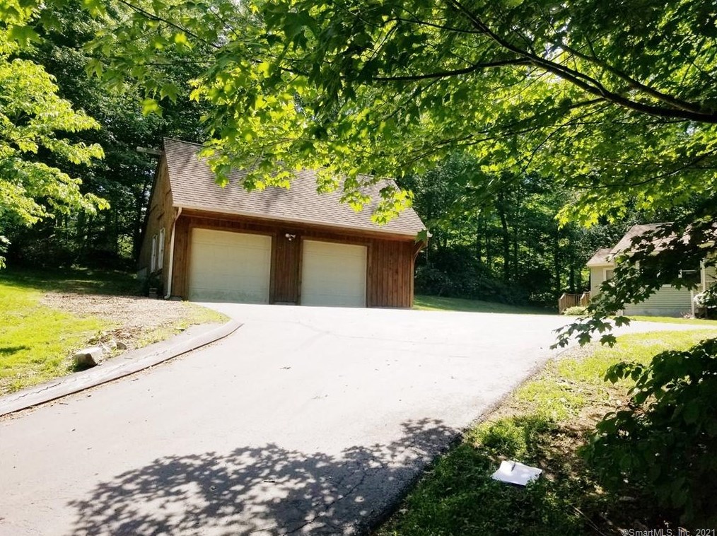 41 School Hill Rd, Lisbon, CT 06330-1031
