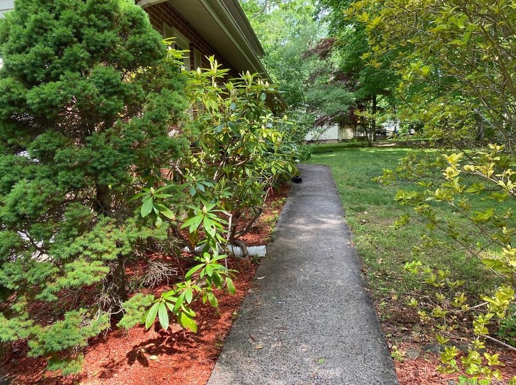 304 Sea Hill Rd, North Branford, CT 06471