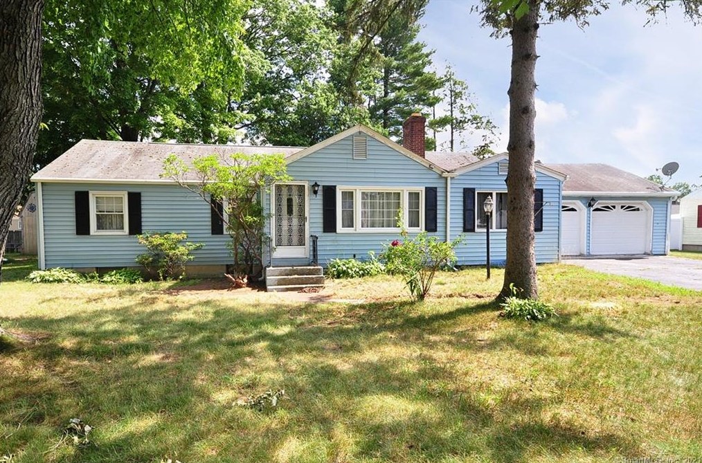 33 Jackson St, Windsor Locks, CT 06096