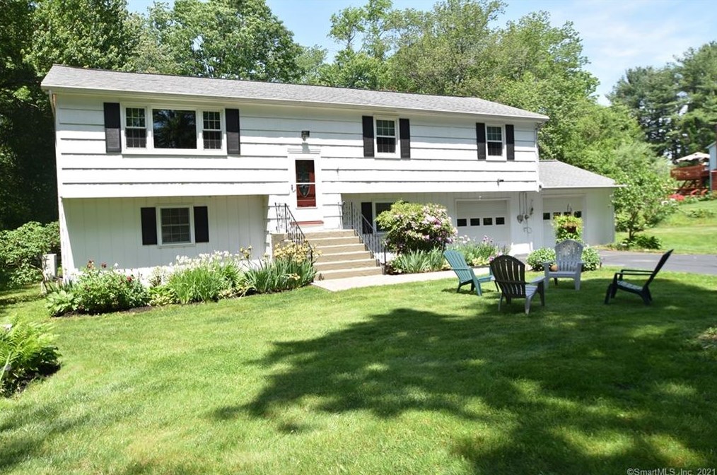 100 New Rd, Tolland, CT 06084-3729