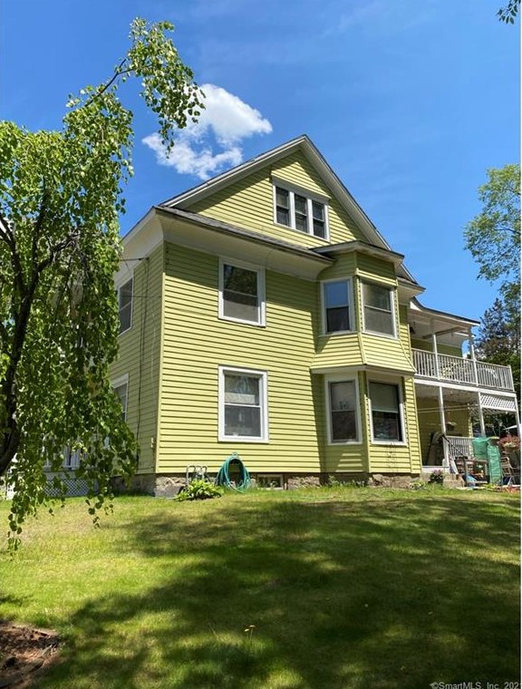 62 Fruit St, Winsted, CT 06098-1633