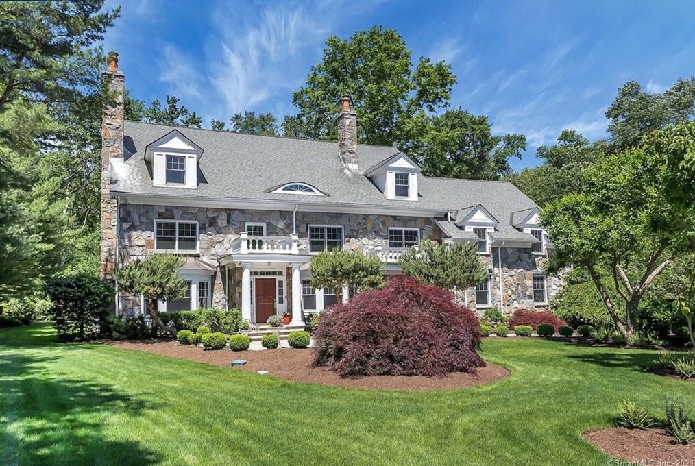 20 Camelot Ct, Stamford, CT 06907