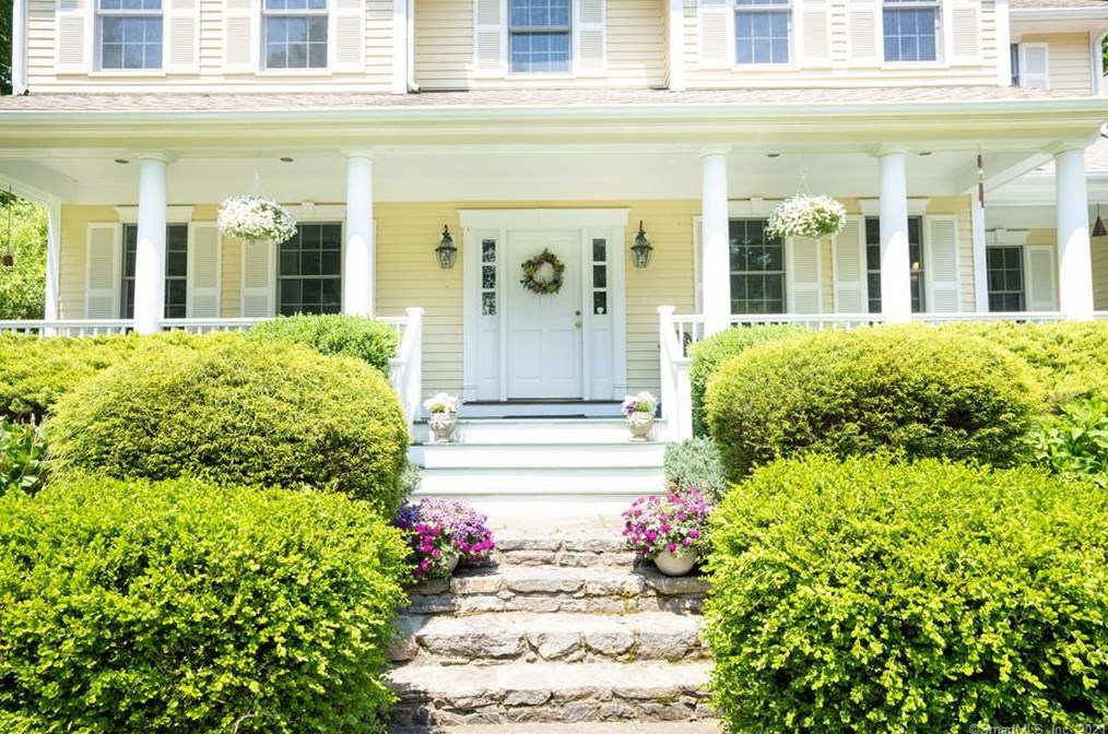 16 Osborn Farm Rd, Weston, CT 06883-1046