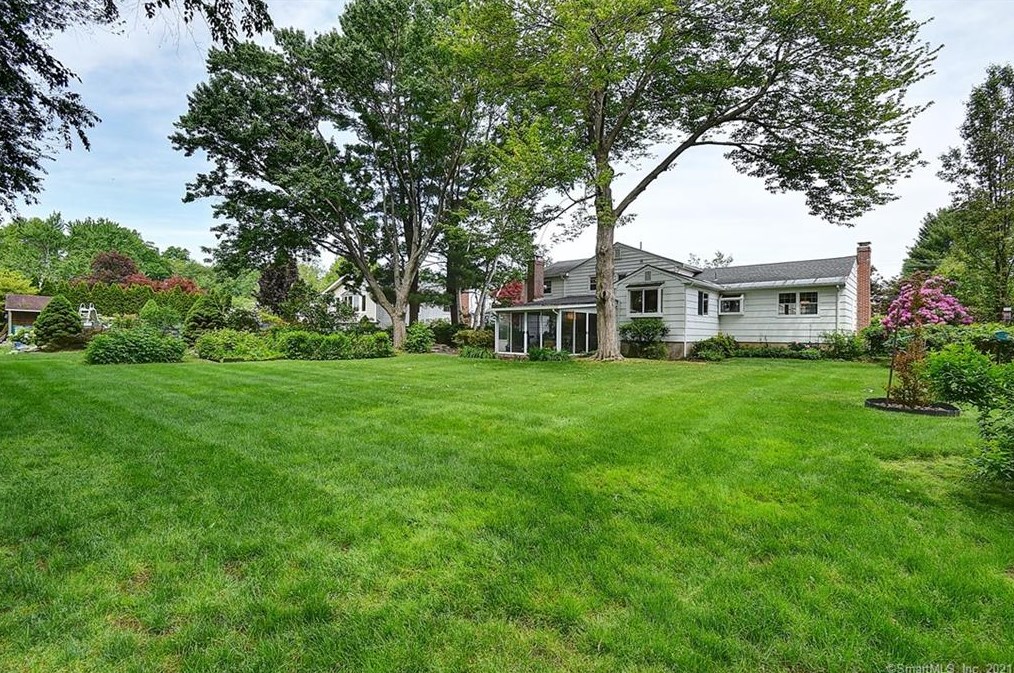 45 Hickory Hill Ln, Hartford, CT 06111 exterior