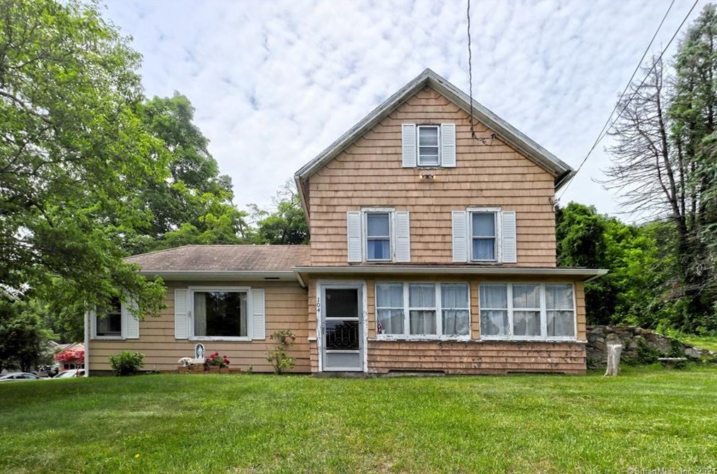 104 Maple Ave, Huntington, CT 06484