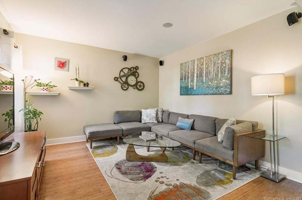 86 Richmond Hill Ave, Stamford, CT 06902