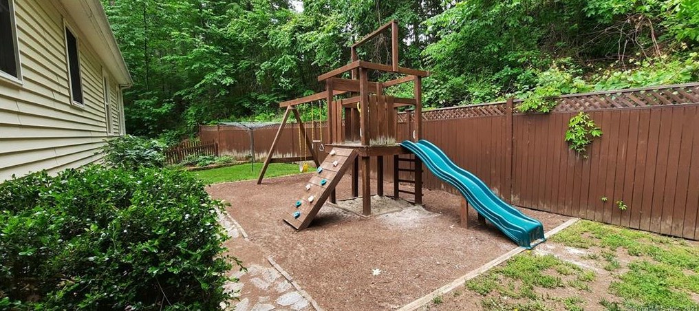 150 Searles Rd, Pomfret Center, CT 06259