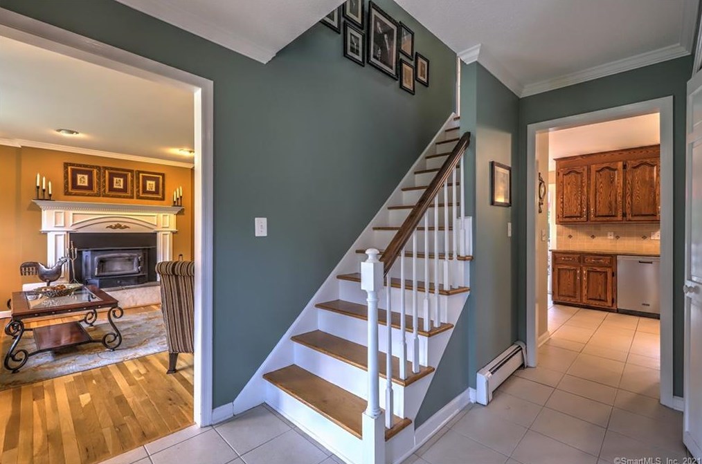15 Harmony Ln, Upper Stepney, CT 06468