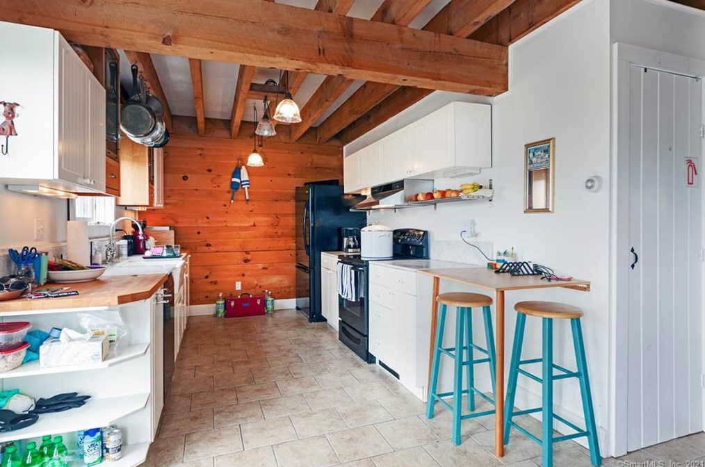 12 Groveway, Clinton CT  06413-2225 exterior
