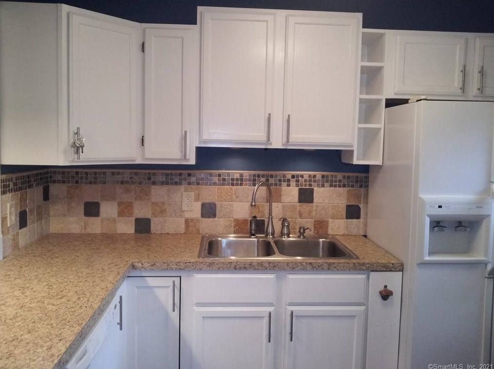 11 King Arthur Dr #4b, Niantic, CT 06357