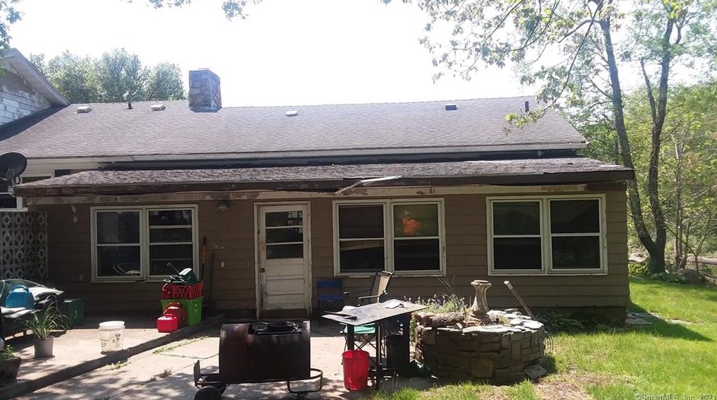 8 Andrews St, Pawcatuck, CT 06379