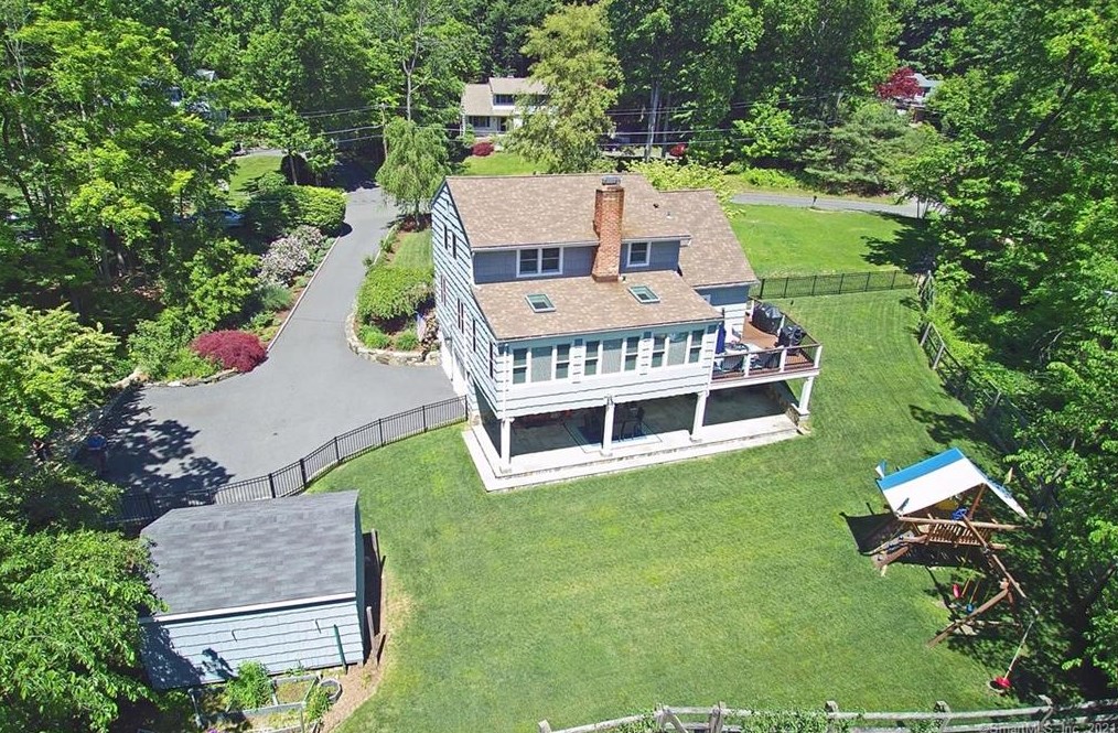 42 Riverside Dr, Ridgefield, CT 06877